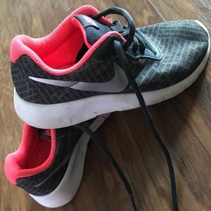 Girls Nike tennis shoes